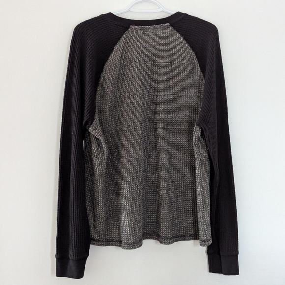 #9 - Old Navy Mens Thermal Long Sleeve - Picture 2 of 5
